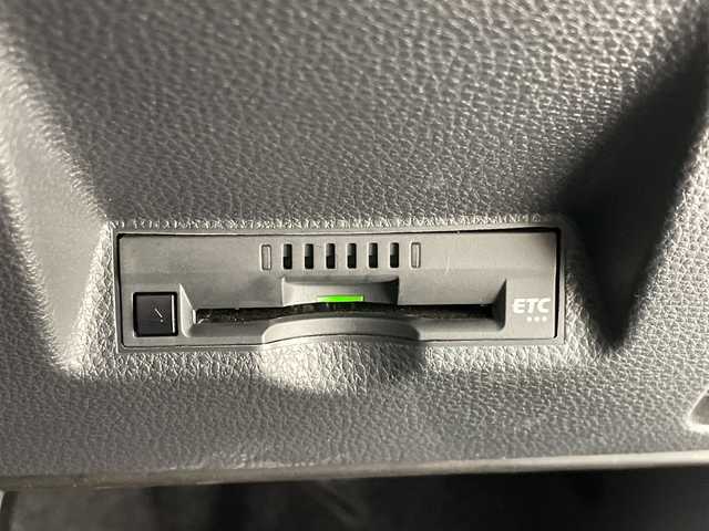 トヨタ ヤリス G 愛知県 2023(令5)年 2.5万km プラチナホワイトパールマイカ トヨタセーフティセンス/純正8型ディスプレイオーディオナビ/CD DVD/Bluetooth/バックカメラ/コーナーセンサー/LEDヘッドライト/レーンキープアシスト/オートマチックハイビーム/ドライブレコーダー/ドライブレコーダー/ETC/衝突軽減システム/スマートキー/プッシュスタート