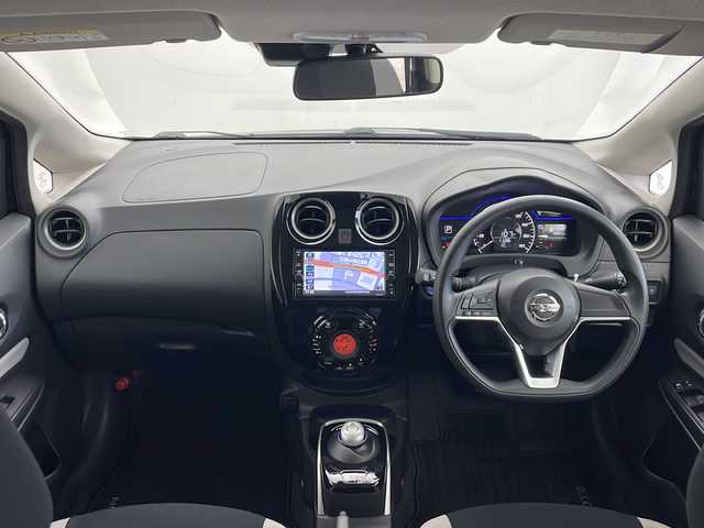 日産 ノート e－パワー X FOUR 秋田県 2020(令2)年 4万km スーパーブラック ４WD/純正SDナビ(Bluetooth/CD/フルセグ)/バックカメラ/ETC/前方ドライブレコーダー/純正AW/レーンキープアシスト/衝突被害軽減システム/前後コーナーセンサー/クリアランスソナー/パートタイム４WD切り替えスイッチ/ハロゲンヘッドライト/スマートキー/スペアキー