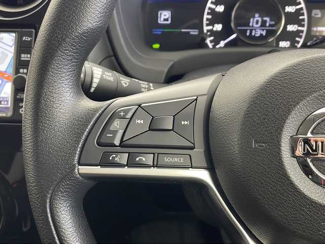 日産 ノート e－パワー X FOUR 秋田県 2020(令2)年 4万km スーパーブラック ４WD/純正SDナビ(Bluetooth/CD/フルセグ)/バックカメラ/ETC/前方ドライブレコーダー/純正AW/レーンキープアシスト/衝突被害軽減システム/前後コーナーセンサー/クリアランスソナー/パートタイム４WD切り替えスイッチ/ハロゲンヘッドライト/スマートキー/スペアキー