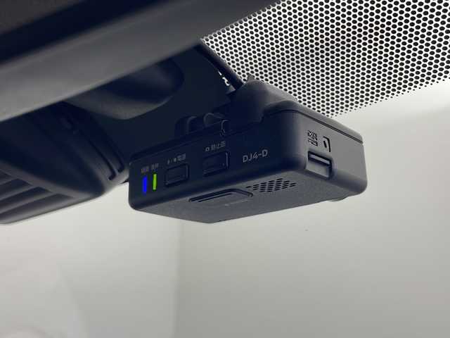 日産 ノート e－パワー X FOUR 秋田県 2020(令2)年 4万km スーパーブラック ４WD/純正SDナビ(Bluetooth/CD/フルセグ)/バックカメラ/ETC/前方ドライブレコーダー/純正AW/レーンキープアシスト/衝突被害軽減システム/前後コーナーセンサー/クリアランスソナー/パートタイム４WD切り替えスイッチ/ハロゲンヘッドライト/スマートキー/スペアキー