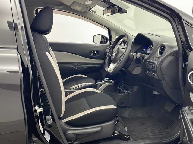 日産 ノート e－パワー X FOUR 秋田県 2020(令2)年 4万km スーパーブラック ４WD/純正SDナビ(Bluetooth/CD/フルセグ)/バックカメラ/ETC/前方ドライブレコーダー/純正AW/レーンキープアシスト/衝突被害軽減システム/前後コーナーセンサー/クリアランスソナー/パートタイム４WD切り替えスイッチ/ハロゲンヘッドライト/スマートキー/スペアキー