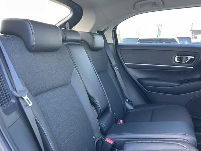 ホンダ ヴェゼル ハイブリッド e:HEV Z 秋田県 2023(令5)年 3.1万km グレー 社外メモリナビ/社外BT、CD、DVD、TV/純正18インチAW/バックカメラ/前後コーナーセンサー/パワーバックドア/ETC/スペアキー/保証書、取説