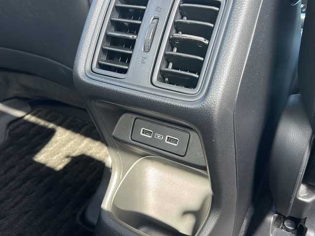 ホンダ ヴェゼル ハイブリッド e:HEV Z 秋田県 2023(令5)年 3.1万km グレー 社外メモリナビ/社外BT、CD、DVD、TV/純正18インチAW/バックカメラ/前後コーナーセンサー/パワーバックドア/ETC/スペアキー/保証書、取説