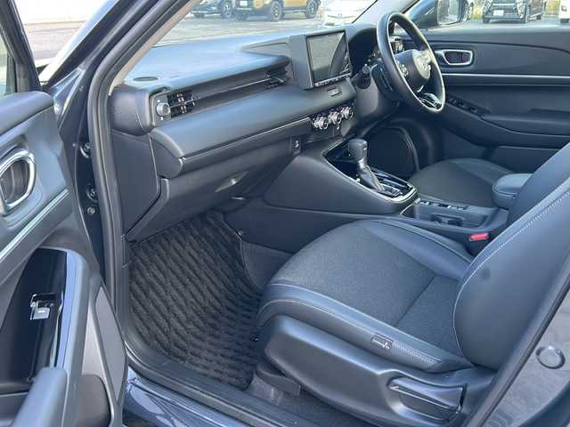 ホンダ ヴェゼル ハイブリッド e:HEV Z 秋田県 2023(令5)年 3.1万km グレー 社外メモリナビ/社外BT、CD、DVD、TV/純正18インチAW/バックカメラ/前後コーナーセンサー/パワーバックドア/ETC/スペアキー/保証書、取説