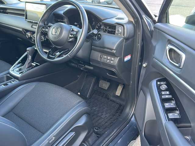 ホンダ ヴェゼル ハイブリッド e:HEV Z 秋田県 2023(令5)年 3.1万km グレー 社外メモリナビ/社外BT、CD、DVD、TV/純正18インチAW/バックカメラ/前後コーナーセンサー/パワーバックドア/ETC/スペアキー/保証書、取説