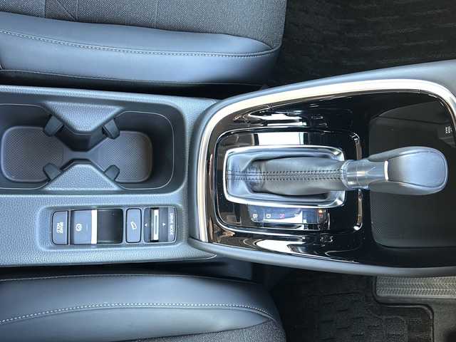 ホンダ ヴェゼル ハイブリッド e:HEV Z 秋田県 2023(令5)年 3.1万km グレー 社外メモリナビ/社外BT、CD、DVD、TV/純正18インチAW/バックカメラ/前後コーナーセンサー/パワーバックドア/ETC/スペアキー/保証書、取説