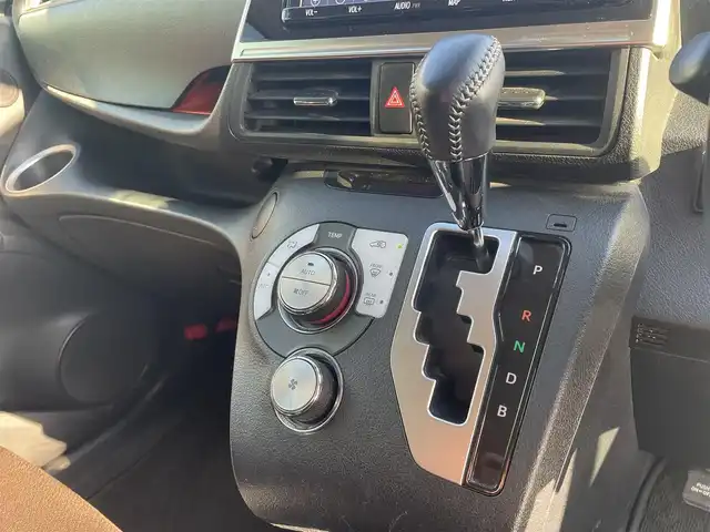 トヨタ シエンタ ハイブリッド G クエロ 福岡県 2019(令1)年 5.6万km ヴィンテージブラウンパールクリスタルシャイン 純正9型SDナビ【フルセグTV・CD・DVD・BT】 全方位バックカメラ トヨタセーフティー コーナーセンサー 両側パワスラ クルーズコントロール ドライブレコーダー【前後】 ETC USBポート 純正LEDヘッドライト 純正15インチアルミホイール 純正フロアマット プッシュスタート スマートキー