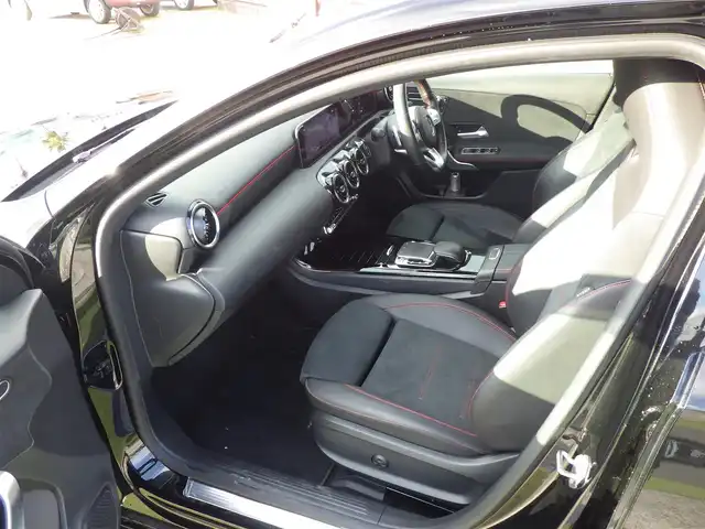 メルセデス・ベンツ Ｍ・ベンツ Ａ２００ｄ AMGライン 千葉県 2019(令1)年 4.2万km コスモスブラック アクティブブレーキアシスト/アクティブレーンキーピングアシスト/レーンチェンジアシスト/ブラインドスポットアシスト/アテンションアシスト/ディストロニック/純正ナビ/地デジTV/【Bluetooth接続】/バックカメラ/ドライブレコーダー（前後撮影）/革巻きステアリング/ステアリングスイッチ/ETC/LEDヘッドライト/ウインカーミラー/パークトロニック/純正18インチアルミホイル/サイド/カーテンエアバッグ/キーレスゴー