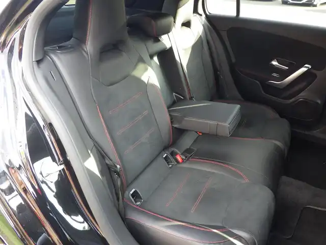 メルセデス・ベンツ Ｍ・ベンツ Ａ２００ｄ AMGライン 千葉県 2019(令1)年 4.2万km コスモスブラック アクティブブレーキアシスト/アクティブレーンキーピングアシスト/レーンチェンジアシスト/ブラインドスポットアシスト/アテンションアシスト/ディストロニック/純正ナビ/地デジTV/【Bluetooth接続】/バックカメラ/ドライブレコーダー（前後撮影）/革巻きステアリング/ステアリングスイッチ/ETC/LEDヘッドライト/ウインカーミラー/パークトロニック/純正18インチアルミホイル/サイド/カーテンエアバッグ/キーレスゴー