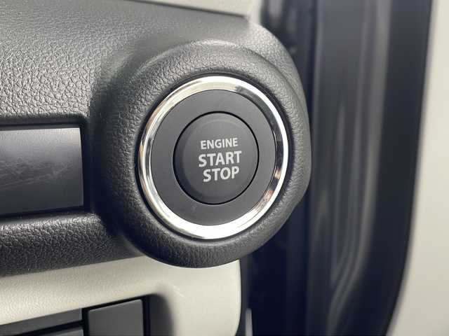 スズキ スイフト HYBRID MZ 愛知県 2024(令6)年 0.3万km プレミアムシルバーメタリック 禁煙車/純正ディスプレイオーディオ/(AM/FM/BT/USB/ipod/スマートフォンリンク)/クルーズコントロール/パドルシフト/シートヒーター/デュアルブレーキサポートII/コーナーセンサー/アイドリングストップ/レーンキープアシスト/横滑り防止装置/BSM/LEDヘッドライト/フロントフォグランプ/オートライト/シートヒーター/電動パーキング/オートブレーキサポート/純正フロアマット/ISOFIX/トノカバー/オートリトラウィンカーミラー/プッシュスタート/スマートキー/スペアキー