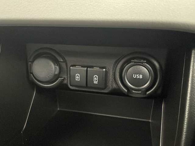 スズキ スイフト HYBRID MZ 愛知県 2024(令6)年 0.3万km プレミアムシルバーメタリック 禁煙車/純正ディスプレイオーディオ/(AM/FM/BT/USB/ipod/スマートフォンリンク)/クルーズコントロール/パドルシフト/シートヒーター/デュアルブレーキサポートII/コーナーセンサー/アイドリングストップ/レーンキープアシスト/横滑り防止装置/BSM/LEDヘッドライト/フロントフォグランプ/オートライト/シートヒーター/電動パーキング/オートブレーキサポート/純正フロアマット/ISOFIX/トノカバー/オートリトラウィンカーミラー/プッシュスタート/スマートキー/スペアキー