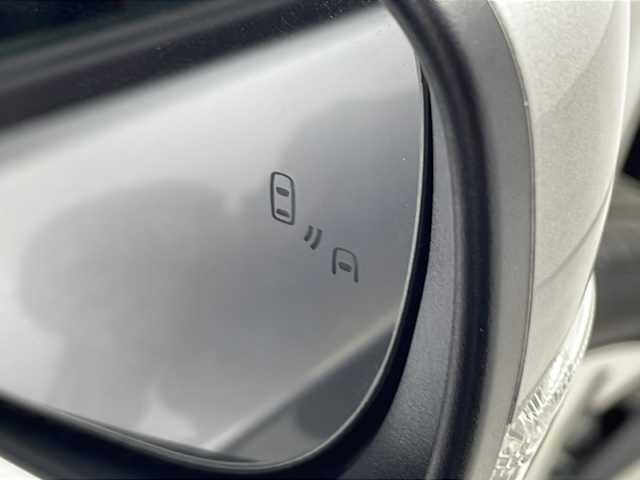 スズキ スイフト HYBRID MZ 愛知県 2024(令6)年 0.3万km プレミアムシルバーメタリック 禁煙車/純正ディスプレイオーディオ/(AM/FM/BT/USB/ipod/スマートフォンリンク)/クルーズコントロール/パドルシフト/シートヒーター/デュアルブレーキサポートII/コーナーセンサー/アイドリングストップ/レーンキープアシスト/横滑り防止装置/BSM/LEDヘッドライト/フロントフォグランプ/オートライト/シートヒーター/電動パーキング/オートブレーキサポート/純正フロアマット/ISOFIX/トノカバー/オートリトラウィンカーミラー/プッシュスタート/スマートキー/スペアキー