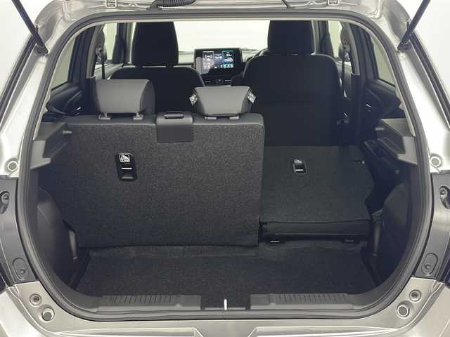 スズキ スイフト HYBRID MZ 愛知県 2024(令6)年 0.3万km プレミアムシルバーメタリック 禁煙車/純正ディスプレイオーディオ/(AM/FM/BT/USB/ipod/スマートフォンリンク)/クルーズコントロール/パドルシフト/シートヒーター/デュアルブレーキサポートII/コーナーセンサー/アイドリングストップ/レーンキープアシスト/横滑り防止装置/BSM/LEDヘッドライト/フロントフォグランプ/オートライト/シートヒーター/電動パーキング/オートブレーキサポート/純正フロアマット/ISOFIX/トノカバー/オートリトラウィンカーミラー/プッシュスタート/スマートキー/スペアキー