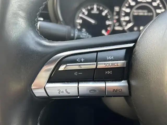 マツダ マツダ３セダン XD プロアクティブ 岡山県 2022(令4)年 0.8万km スノーフレイクホワイトパールマイカ 登録時走行距離7837km/純正ナビ/バックカメラ/ビルトインＥＴＣ/ブラインドスポットモニター/ヘッドアップディスプレイ/i-ACTIVSENSE/レーダークルーズコントロール/コーナーセンサー/衝突被害軽減ブレーキ/アイドリングストップ/横滑り防止装置/オートマチックハイビーム/電子パーキング/オートブレーキホールド/USB端子/純正フロアマット/18インチ純正ＡＷ