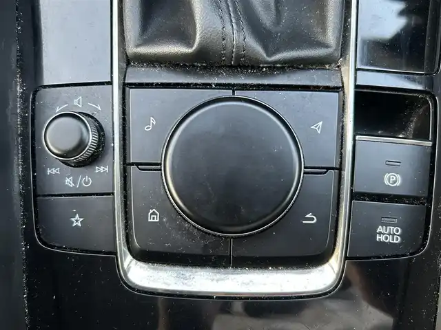 マツダ マツダ３セダン XD プロアクティブ 岡山県 2022(令4)年 0.8万km スノーフレイクホワイトパールマイカ 登録時走行距離7837km/純正ナビ/バックカメラ/ビルトインＥＴＣ/ブラインドスポットモニター/ヘッドアップディスプレイ/i-ACTIVSENSE/レーダークルーズコントロール/コーナーセンサー/衝突被害軽減ブレーキ/アイドリングストップ/横滑り防止装置/オートマチックハイビーム/電子パーキング/オートブレーキホールド/USB端子/純正フロアマット/18インチ純正ＡＷ