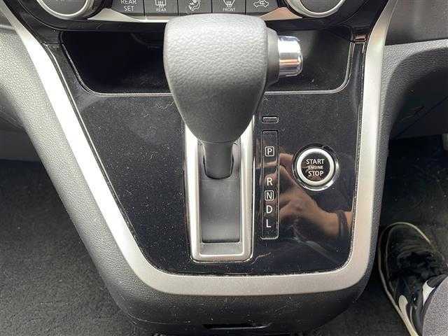 日産 セレナ ハイウェイスター Vセレクション 宮城県 2017(平29)年 6.9万km 黒 ４WD/両側パワースライドドア/エマージェンシーブレーキ/レーンキープアシスト/純正９インチナビ/フルセグTV/アラウンドビューモニター/純正フリップダウンモニター/両側パワースライドドア/LEDヘッドライト/スマートキー/ビルトインETC/ドライブレコーダー（前方向）/純正エンジンスターター/純正15インチアルミホイール/ETC2.0/シートヒーター/純正フロアマット