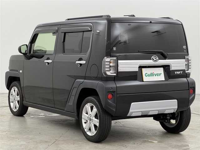 ダイハツ タフト G クロムベンチャー 福岡県 2021(令3)年 1.8万km ブラックマイカメタリック ガラスルーフ　/社外ナビ（ＢＴ，フルセグＴＶ）　/バックカメラ　/ＥＴＣ　/前方ドラレコ　/置くだけ充電　/コーナーセンサー　/衝突被害軽減ブレーキ　/アイドリングストップ　/シートヒーター　/純正１５インチＡＷ　/ＬＥＤ