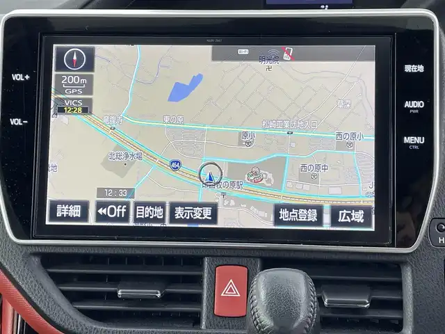 トヨタ ヴォクシー ZS 青森県 2017(平29)年 6.2万km ホワイトパールクリスタルシャイン 4WD/純正10インチSDナビ/バックカメラ/衝突被害軽減システム/車線逸脱警報/クルーズコントロール/サンルーフ/両側パワースライドドア/横滑り防止装置/ETC2.0/ドライブレコーダー/アイドリングストップ/LEDヘッドライト/フォグランプ/オートライト/ウィンカーミラー/電動格納ミラー/純正16インチAW/シートリフター/Bluetooth/フルセグTV/プッシュスタート/スマートキー/フロアマット/ドアバイザー/スペアキー/取扱説明書/保証書