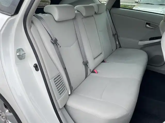 トヨタ プリウス S ツーリングセレクション 佐賀県 2012(平24)年 9.3万km ホワイトパールクリスタルシャイン （株）IDOMが運営する【じしゃロン佐賀店】の自社ローン専用車両になります。/こちらは現金またはオートローンご利用時の価格です。自社ローンご希望の方は別途その旨お申し付けください/・アルパイン９インチＳＤナビ/フルセグ/ＢＴ/ＤＶＤ/ＣＤ　/・ビルトインＥＴＣ/・バックカメラ