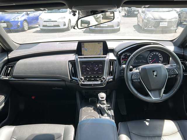 トヨタ クラウン ハイブリッド RS 茨城県 2019(令1)年 2万km ホワイトパールクリスタルシャイン 衝突被害軽減ブレーキ/純正メモリナビ/・CDDVDBTフルセグ/バックカメラ/ミュージックサーバー/スポーツモード/パドルシフト/前席パワーシート（レザー）/エアシート/シートヒーター/サンルーフ/ドライブレコーダー/ABSシステム/横滑り防止機能/コーナーセンサー/レーダークルーズコントロール/エアバック（ダブル＋サイド＋カーテン）/プッシュスタート/ETC/純正LEDヘッドライト