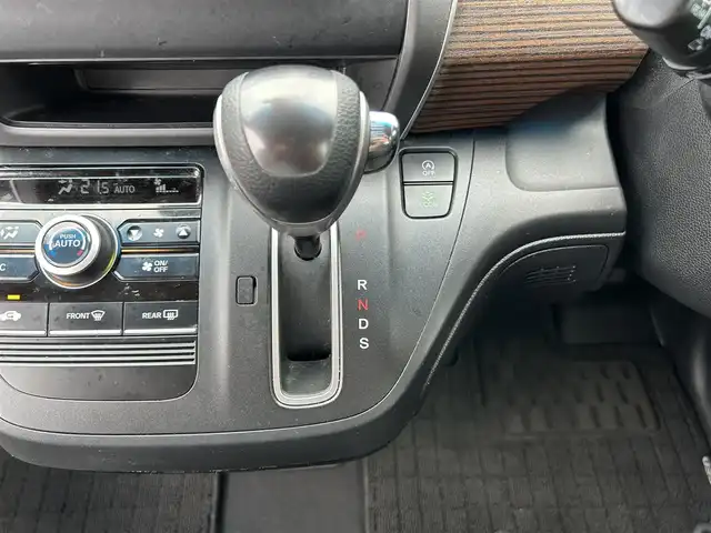 ホンダ フリード クロスター ホンダセンシング 静岡県 2020(令2)年 4.7万km プラチナホワイトパール 両側パワースライドドア/社外メモリナビ・フルセグTV/DVD/CD/SD/USB/Bluetooth/バックカメラ/ホンダセンシング/・衝突軽減ブレーキ（CMBS）/・歩行者事故低減ステアリング/・アダプティブクルーズコントロール/・車線維持支援システム（LKAS）/・路外逸脱抑制機能/・誤発進抑制機能（前方/後方）/・先行車発進お知らせ機能/・標識認識機能/・マルチインフォメーションディスプレイ/純正15インチアルミホイール/LEDライト/ビルトインETC/スマートキー2個/プッシュスタート/新車時保証書/取扱説明書
