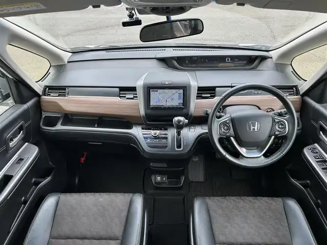 ホンダ フリード クロスター ホンダセンシング 静岡県 2020(令2)年 4.7万km プラチナホワイトパール 両側パワースライドドア/社外メモリナビ・フルセグTV/DVD/CD/SD/USB/Bluetooth/バックカメラ/ホンダセンシング/・衝突軽減ブレーキ（CMBS）/・歩行者事故低減ステアリング/・アダプティブクルーズコントロール/・車線維持支援システム（LKAS）/・路外逸脱抑制機能/・誤発進抑制機能（前方/後方）/・先行車発進お知らせ機能/・標識認識機能/・マルチインフォメーションディスプレイ/純正15インチアルミホイール/LEDライト/ビルトインETC/スマートキー2個/プッシュスタート/新車時保証書/取扱説明書