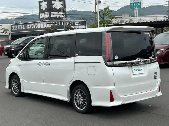 トヨタ ノア ハイブリッド Si ダブルバイビーⅡ 岡山県 2019(平31)年 5.4万km ホワイトパールクリスタルシャイン 純正ナビ　/フルセグTV/バックカメラ　/後席モニター　/ドライブレコーダー　/両側パワースライドドア　/クルーズコントロール　/衝突軽減　/レーンアシスト　/盗難防止装置　/横滑り防止装置　/ETC　/Bluetooth　/純正AW