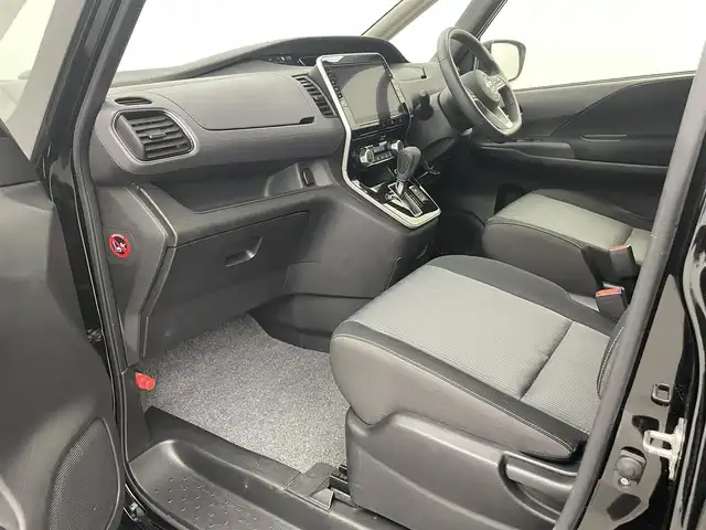 日産 セレナ ハイウェイスター V 熊本県 2020(令2)年 6.5万km ダイヤモンドブラック 純正ナビ（ＣＤ・ＤＶＤ・フルセグ・ＢＴ）/全周囲カメラ　/純正前後ドライブレコーダー　/純正フリップダウンモニター/ビルトインＥＴＣ　/前後クリアランスソナー　/両側パワースライドドア　/プロパイロット/エマージェンシーブレーキ/車線逸脱警報/車線逸脱防止支援システム/標識認識機能/ふらつき警報機能/ブラインドスポットモニター/横滑り防止/アイドリングストップ/社外フロアマット/純正１５インチAW/オートライト/オートマチックハイビーム/LEDヘッドライト/フォグライト/スマートキー/プッシュスタート/　