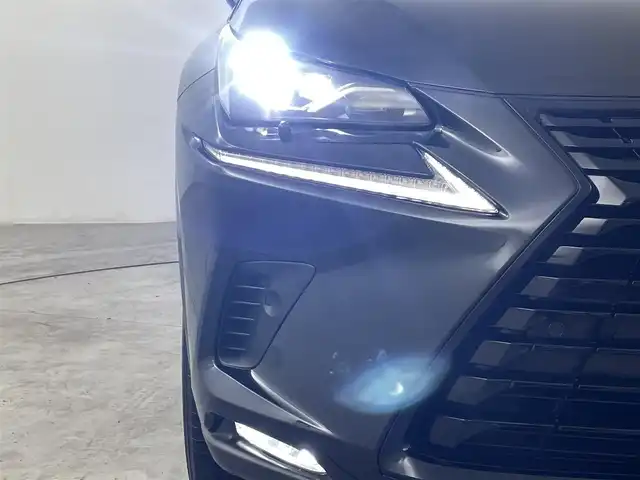 レクサス ＮＸ 300 ブロンズエディション 福島県 2020(令2)年 3.4万km グラファイトブラックガラスフレーク 純正ナビ/・フルセグTV/BT/CD/DVD/・バックカメラ/・ETC2.0/・ドラレコ前後/サンルーフ/パワーバックドア/革巻きステアリング/・ステアリングスイッチ/・ステアリングヒーター/・パドルシフト/レザーシート/・パワーシート(運転席/助手席)/・シートヒーター(運転席/助手席)/プッシュスタート/・スマートキー/3眼LEDヘッドライト/・オートライト/・フォグライト/・オートマチックハイビーム/純正フロアマット