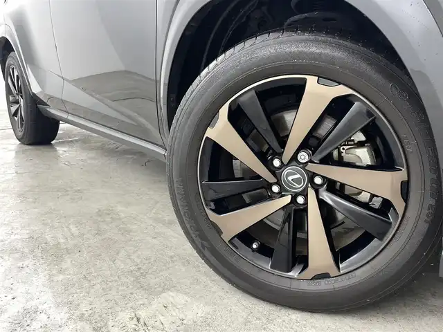 レクサス ＮＸ 300 ブロンズエディション 福島県 2020(令2)年 3.4万km グラファイトブラックガラスフレーク 純正ナビ/・フルセグTV/BT/CD/DVD/・バックカメラ/・ETC2.0/・ドラレコ前後/サンルーフ/パワーバックドア/革巻きステアリング/・ステアリングスイッチ/・ステアリングヒーター/・パドルシフト/レザーシート/・パワーシート(運転席/助手席)/・シートヒーター(運転席/助手席)/プッシュスタート/・スマートキー/3眼LEDヘッドライト/・オートライト/・フォグライト/・オートマチックハイビーム/純正フロアマット