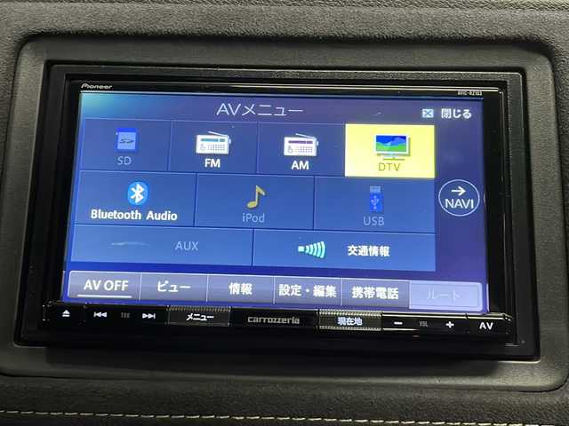 ホンダ ヴェゼル ハイブリッド RS ホンダセンシング 静岡県 2019(令1)年 3.4万km プラチナホワイトパール 【安全装備】/ホンダセンシング/アダプティブ・クルーズ・コントロール（ACC）/・作動車速域：約30km/hから100km/h間/車線維持支援システム（LKAS）/・作動車速：約65km/hから100km/h間/・ステアリング制御/衝突軽減ブレーキ（CMBS）/・歩行者検知機能/・作動車速：約80km/h未満時/・対向車車速：約30km/hから80km/h時/誤発進抑制機能（前進）/・ミリ波レーダー検知：作動車速10km/h未満/歩行者事故低減ステアリング/・作動車速10km/hから40km/h間/路外逸脱抑制機能/・作動車速：約60km/hから100km/h間/先行車発進お知らせ機能/標識認識機能/【主要装備】/社外ナビ　/バックカメラ　/ハーフレザーシート　/前席シートヒーター　/プッシュスタート　/スマートキー　/ＬＥＤヘッドライト　/純正18インチアルミホイール