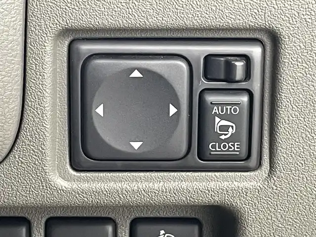 日産 マーチ 12X Vセレクション 福島県 2014(平26)年 11万km ホワイトパール 純正SDナビ/・型番:MM113D-W/・AM/FM/CD/AUX/USB/フルセグTV/・バックカメラ/・ETC/・前方ドライブレコーダー/プッシュスタート/・スマートキー/オートライト/・ヘッドライトリベライザー/アイドリングストップ/電動格納ミラー/純正フロアマット/ドアバイザー/冬タイヤ付きAW4本積込/・165/70/R14