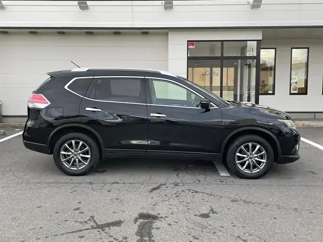 日産 エクストレイル 20X エマージェンシーブレーキ 青森県 2016(平28)年 12.1万km ダイヤモンドブラック (株)IDOMが運営する【じしゃロン青森店】の自社ローン専用車両になりますこちらは現金、またはオートローンご利用時の価格です。自社ローンご希望の方は別途その旨お申付け下さい。/４ＷＤ/ルーフレール/純正メモリーナビ/　AM/FM/CD/BT/フルセグＴＶ/純正ビルトインＥＴＣ/純正ドライブレコーダー/アイドリングストップ/衝突被害軽減システム/横滑り防止装置/ダウンヒルアシストコントロール/コーナーセンサー/オートライト/ＬＥＤヘッドランプ/フォグランプ/純正ドアバイザー/シートヒーター（D/N）/合皮シート/社外１７インチアルミホイール装着