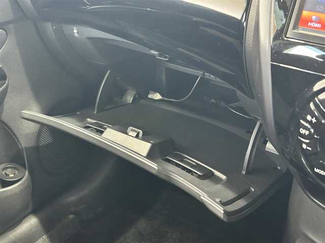 日産 ノート ニスモ 岐阜県 2015(平27)年 6万km スーパーブラック 純正ＳＤナビ（フルセグTV・Ｂｌｕｅｔｏｏｔｈ・ＣＤ・ＵＳＢ）　/バックカメラ　/横滑り防止装置/革巻きステアリング/ＬＥＤヘッドライト　/デイライト/リアフォグランプ　/ＥＴＣ　/アイドリングストップ　/nismo専用シート/純正フロアマット　/純正１６インチアルミホイール　/ドアバイザー/オートライト/スマートキー×２/プッシュスタート