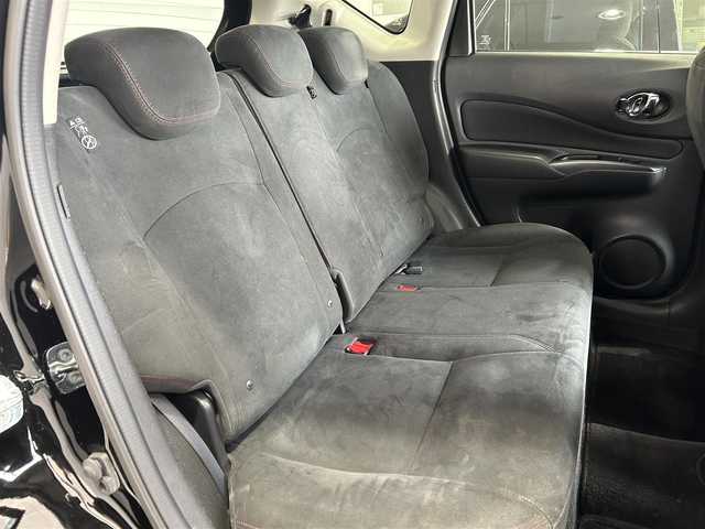 日産 ノート ニスモ 岐阜県 2015(平27)年 6万km スーパーブラック 純正ＳＤナビ（フルセグTV・Ｂｌｕｅｔｏｏｔｈ・ＣＤ・ＵＳＢ）　/バックカメラ　/横滑り防止装置/革巻きステアリング/ＬＥＤヘッドライト　/デイライト/リアフォグランプ　/ＥＴＣ　/アイドリングストップ　/nismo専用シート/純正フロアマット　/純正１６インチアルミホイール　/ドアバイザー/オートライト/スマートキー×２/プッシュスタート