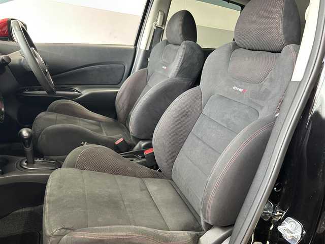 日産 ノート ニスモ 岐阜県 2015(平27)年 6万km スーパーブラック 純正ＳＤナビ（フルセグTV・Ｂｌｕｅｔｏｏｔｈ・ＣＤ・ＵＳＢ）　/バックカメラ　/横滑り防止装置/革巻きステアリング/ＬＥＤヘッドライト　/デイライト/リアフォグランプ　/ＥＴＣ　/アイドリングストップ　/nismo専用シート/純正フロアマット　/純正１６インチアルミホイール　/ドアバイザー/オートライト/スマートキー×２/プッシュスタート