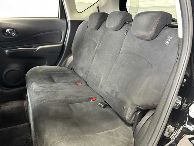 日産 ノート ニスモ 岐阜県 2015(平27)年 6万km スーパーブラック 純正ＳＤナビ（フルセグTV・Ｂｌｕｅｔｏｏｔｈ・ＣＤ・ＵＳＢ）　/バックカメラ　/横滑り防止装置/革巻きステアリング/ＬＥＤヘッドライト　/デイライト/リアフォグランプ　/ＥＴＣ　/アイドリングストップ　/nismo専用シート/純正フロアマット　/純正１６インチアルミホイール　/ドアバイザー/オートライト/スマートキー×２/プッシュスタート