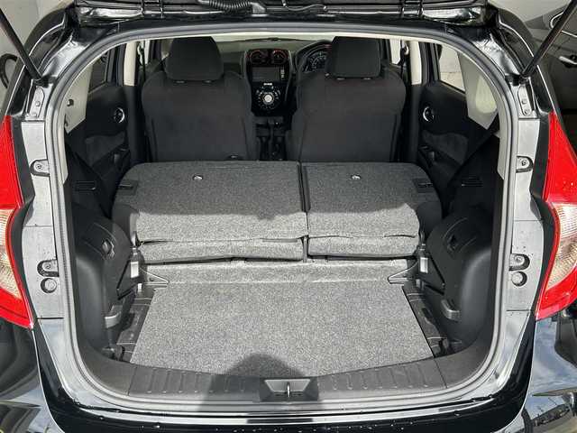 日産 ノート ニスモ 岐阜県 2015(平27)年 6万km スーパーブラック 純正ＳＤナビ（フルセグTV・Ｂｌｕｅｔｏｏｔｈ・ＣＤ・ＵＳＢ）　/バックカメラ　/横滑り防止装置/革巻きステアリング/ＬＥＤヘッドライト　/デイライト/リアフォグランプ　/ＥＴＣ　/アイドリングストップ　/nismo専用シート/純正フロアマット　/純正１６インチアルミホイール　/ドアバイザー/オートライト/スマートキー×２/プッシュスタート