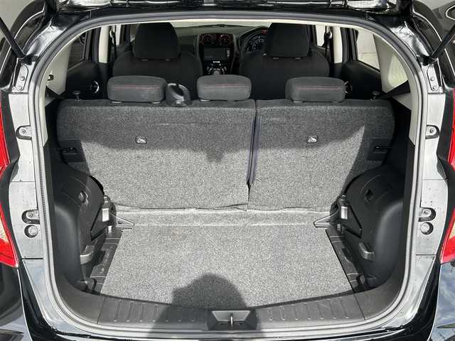 日産 ノート ニスモ 岐阜県 2015(平27)年 6万km スーパーブラック 純正ＳＤナビ（フルセグTV・Ｂｌｕｅｔｏｏｔｈ・ＣＤ・ＵＳＢ）　/バックカメラ　/横滑り防止装置/革巻きステアリング/ＬＥＤヘッドライト　/デイライト/リアフォグランプ　/ＥＴＣ　/アイドリングストップ　/nismo専用シート/純正フロアマット　/純正１６インチアルミホイール　/ドアバイザー/オートライト/スマートキー×２/プッシュスタート