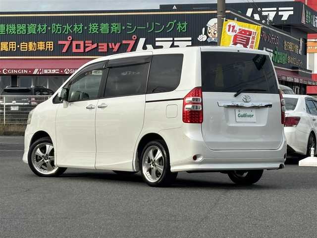 トヨタ ノア X スマートエディション 愛知県 2013(平25)年 7.1万km ホワイトパールクリスタルシャイン /禁煙//モデリスタエアロ（フロント・サイド・リアアンダー）//純正フリップダウンモニター//純正ナビ//CD/DVD/BT/MSV/ブルーレイ/フルセグ/TVキャンセラー//バックカメラ//ビルトインETC//両側パワースライドドア//社外17AW//HIDオートライト//MTモード付AT//横滑り防止装置//電動格納ミラー//三列シート//ウォークスルー//プッシュスタート//純正フロアマット//純正ドアバイザー//スペアスマートキー//新車時保証書//取扱説明書