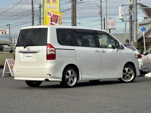 トヨタ ノア X スマートエディション 愛知県 2013(平25)年 7.1万km ホワイトパールクリスタルシャイン /禁煙//モデリスタエアロ（フロント・サイド・リアアンダー）//純正フリップダウンモニター//純正ナビ//CD/DVD/BT/MSV/ブルーレイ/フルセグ/TVキャンセラー//バックカメラ//ビルトインETC//両側パワースライドドア//社外17AW//HIDオートライト//MTモード付AT//横滑り防止装置//電動格納ミラー//三列シート//ウォークスルー//プッシュスタート//純正フロアマット//純正ドアバイザー//スペアスマートキー//新車時保証書//取扱説明書