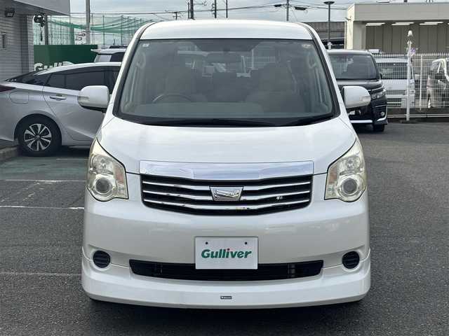 トヨタ ノア X スマートエディション 愛知県 2013(平25)年 7.1万km ホワイトパールクリスタルシャイン /禁煙//モデリスタエアロ（フロント・サイド・リアアンダー）//純正フリップダウンモニター//純正ナビ//CD/DVD/BT/MSV/ブルーレイ/フルセグ/TVキャンセラー//バックカメラ//ビルトインETC//両側パワースライドドア//社外17AW//HIDオートライト//MTモード付AT//横滑り防止装置//電動格納ミラー//三列シート//ウォークスルー//プッシュスタート//純正フロアマット//純正ドアバイザー//スペアスマートキー//新車時保証書//取扱説明書