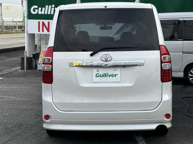 トヨタ ノア X スマートエディション 愛知県 2013(平25)年 7.1万km ホワイトパールクリスタルシャイン /禁煙//モデリスタエアロ（フロント・サイド・リアアンダー）//純正フリップダウンモニター//純正ナビ//CD/DVD/BT/MSV/ブルーレイ/フルセグ/TVキャンセラー//バックカメラ//ビルトインETC//両側パワースライドドア//社外17AW//HIDオートライト//MTモード付AT//横滑り防止装置//電動格納ミラー//三列シート//ウォークスルー//プッシュスタート//純正フロアマット//純正ドアバイザー//スペアスマートキー//新車時保証書//取扱説明書