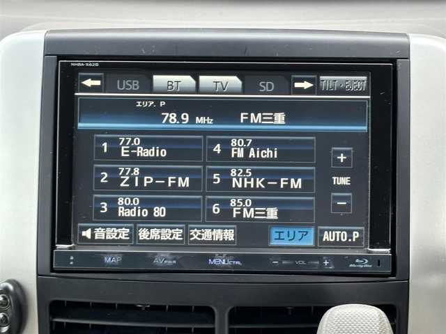 トヨタ ノア X スマートエディション 愛知県 2013(平25)年 7.1万km ホワイトパールクリスタルシャイン /禁煙//モデリスタエアロ（フロント・サイド・リアアンダー）//純正フリップダウンモニター//純正ナビ//CD/DVD/BT/MSV/ブルーレイ/フルセグ/TVキャンセラー//バックカメラ//ビルトインETC//両側パワースライドドア//社外17AW//HIDオートライト//MTモード付AT//横滑り防止装置//電動格納ミラー//三列シート//ウォークスルー//プッシュスタート//純正フロアマット//純正ドアバイザー//スペアスマートキー//新車時保証書//取扱説明書