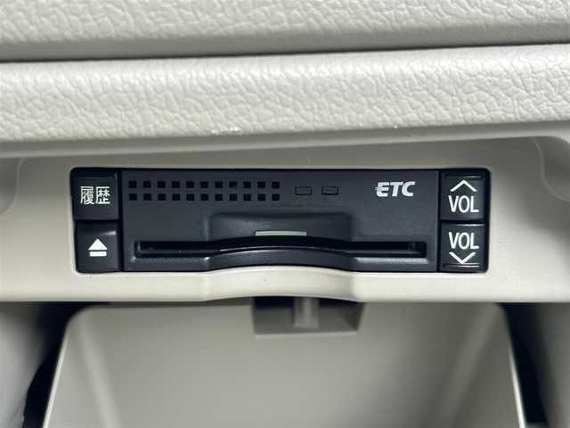 トヨタ ノア X スマートエディション 愛知県 2013(平25)年 7.1万km ホワイトパールクリスタルシャイン /禁煙//モデリスタエアロ（フロント・サイド・リアアンダー）//純正フリップダウンモニター//純正ナビ//CD/DVD/BT/MSV/ブルーレイ/フルセグ/TVキャンセラー//バックカメラ//ビルトインETC//両側パワースライドドア//社外17AW//HIDオートライト//MTモード付AT//横滑り防止装置//電動格納ミラー//三列シート//ウォークスルー//プッシュスタート//純正フロアマット//純正ドアバイザー//スペアスマートキー//新車時保証書//取扱説明書