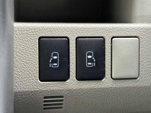 トヨタ ノア X スマートエディション 愛知県 2013(平25)年 7.1万km ホワイトパールクリスタルシャイン /禁煙//モデリスタエアロ（フロント・サイド・リアアンダー）//純正フリップダウンモニター//純正ナビ//CD/DVD/BT/MSV/ブルーレイ/フルセグ/TVキャンセラー//バックカメラ//ビルトインETC//両側パワースライドドア//社外17AW//HIDオートライト//MTモード付AT//横滑り防止装置//電動格納ミラー//三列シート//ウォークスルー//プッシュスタート//純正フロアマット//純正ドアバイザー//スペアスマートキー//新車時保証書//取扱説明書