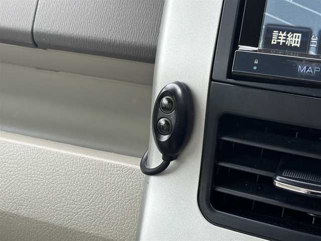 トヨタ ノア X スマートエディション 愛知県 2013(平25)年 7.1万km ホワイトパールクリスタルシャイン /禁煙//モデリスタエアロ（フロント・サイド・リアアンダー）//純正フリップダウンモニター//純正ナビ//CD/DVD/BT/MSV/ブルーレイ/フルセグ/TVキャンセラー//バックカメラ//ビルトインETC//両側パワースライドドア//社外17AW//HIDオートライト//MTモード付AT//横滑り防止装置//電動格納ミラー//三列シート//ウォークスルー//プッシュスタート//純正フロアマット//純正ドアバイザー//スペアスマートキー//新車時保証書//取扱説明書