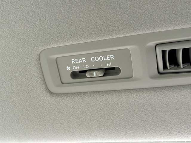 トヨタ ノア X スマートエディション 愛知県 2013(平25)年 7.1万km ホワイトパールクリスタルシャイン /禁煙//モデリスタエアロ（フロント・サイド・リアアンダー）//純正フリップダウンモニター//純正ナビ//CD/DVD/BT/MSV/ブルーレイ/フルセグ/TVキャンセラー//バックカメラ//ビルトインETC//両側パワースライドドア//社外17AW//HIDオートライト//MTモード付AT//横滑り防止装置//電動格納ミラー//三列シート//ウォークスルー//プッシュスタート//純正フロアマット//純正ドアバイザー//スペアスマートキー//新車時保証書//取扱説明書