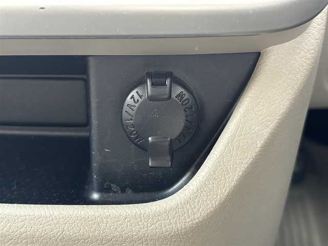 トヨタ ノア X スマートエディション 愛知県 2013(平25)年 7.1万km ホワイトパールクリスタルシャイン /禁煙//モデリスタエアロ（フロント・サイド・リアアンダー）//純正フリップダウンモニター//純正ナビ//CD/DVD/BT/MSV/ブルーレイ/フルセグ/TVキャンセラー//バックカメラ//ビルトインETC//両側パワースライドドア//社外17AW//HIDオートライト//MTモード付AT//横滑り防止装置//電動格納ミラー//三列シート//ウォークスルー//プッシュスタート//純正フロアマット//純正ドアバイザー//スペアスマートキー//新車時保証書//取扱説明書