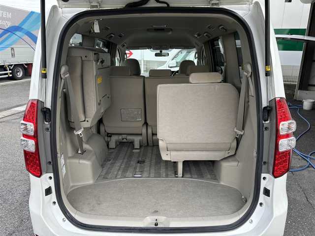 トヨタ ノア X スマートエディション 愛知県 2013(平25)年 7.1万km ホワイトパールクリスタルシャイン /禁煙//モデリスタエアロ（フロント・サイド・リアアンダー）//純正フリップダウンモニター//純正ナビ//CD/DVD/BT/MSV/ブルーレイ/フルセグ/TVキャンセラー//バックカメラ//ビルトインETC//両側パワースライドドア//社外17AW//HIDオートライト//MTモード付AT//横滑り防止装置//電動格納ミラー//三列シート//ウォークスルー//プッシュスタート//純正フロアマット//純正ドアバイザー//スペアスマートキー//新車時保証書//取扱説明書